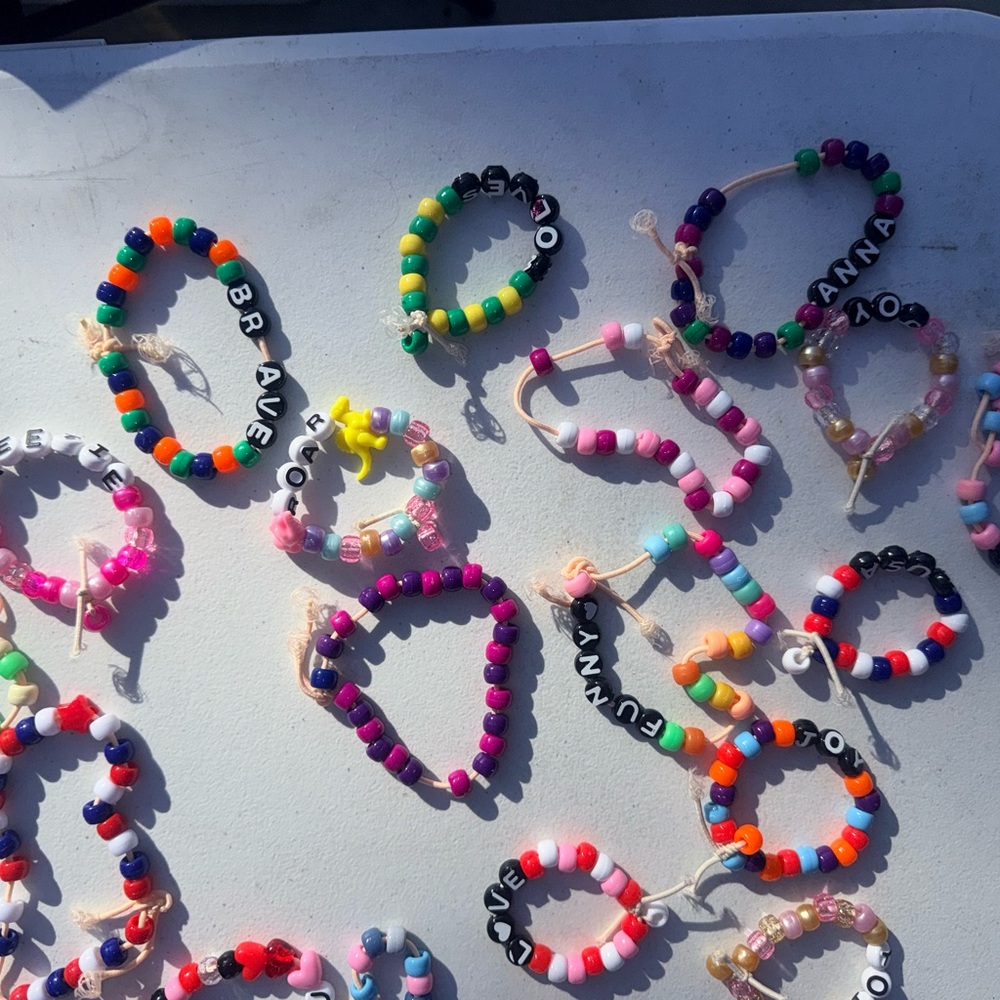 (1) Inspirational Kids Multicolor Beaded bracelet